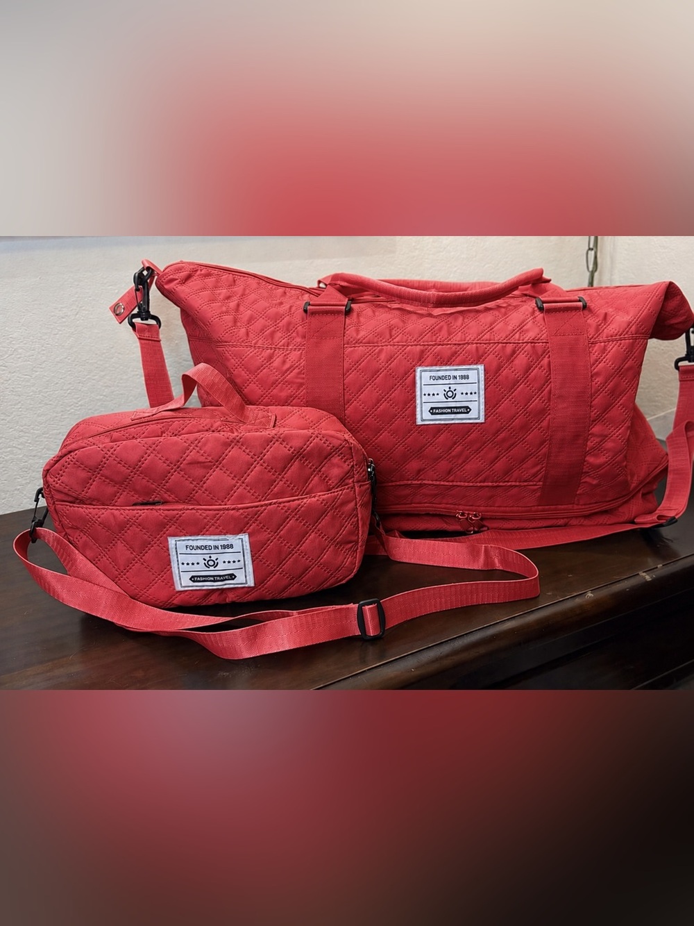 Weekender/gym bag NIP Red
Quilted 2 piece set airline compliant. - Picture 3 of 9